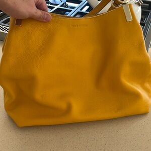 💛 Vince Camuto Pebbled leather Purse/Handbag In A Gorgeous Golden Mustard Color